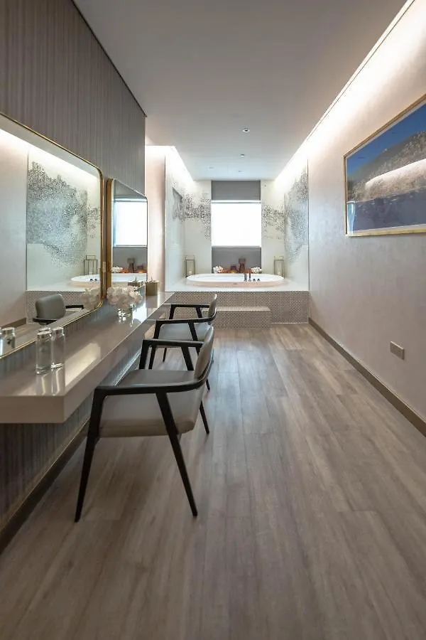 Magical Apartment With Rooftop Pool & Burj Khalifa View Dubai