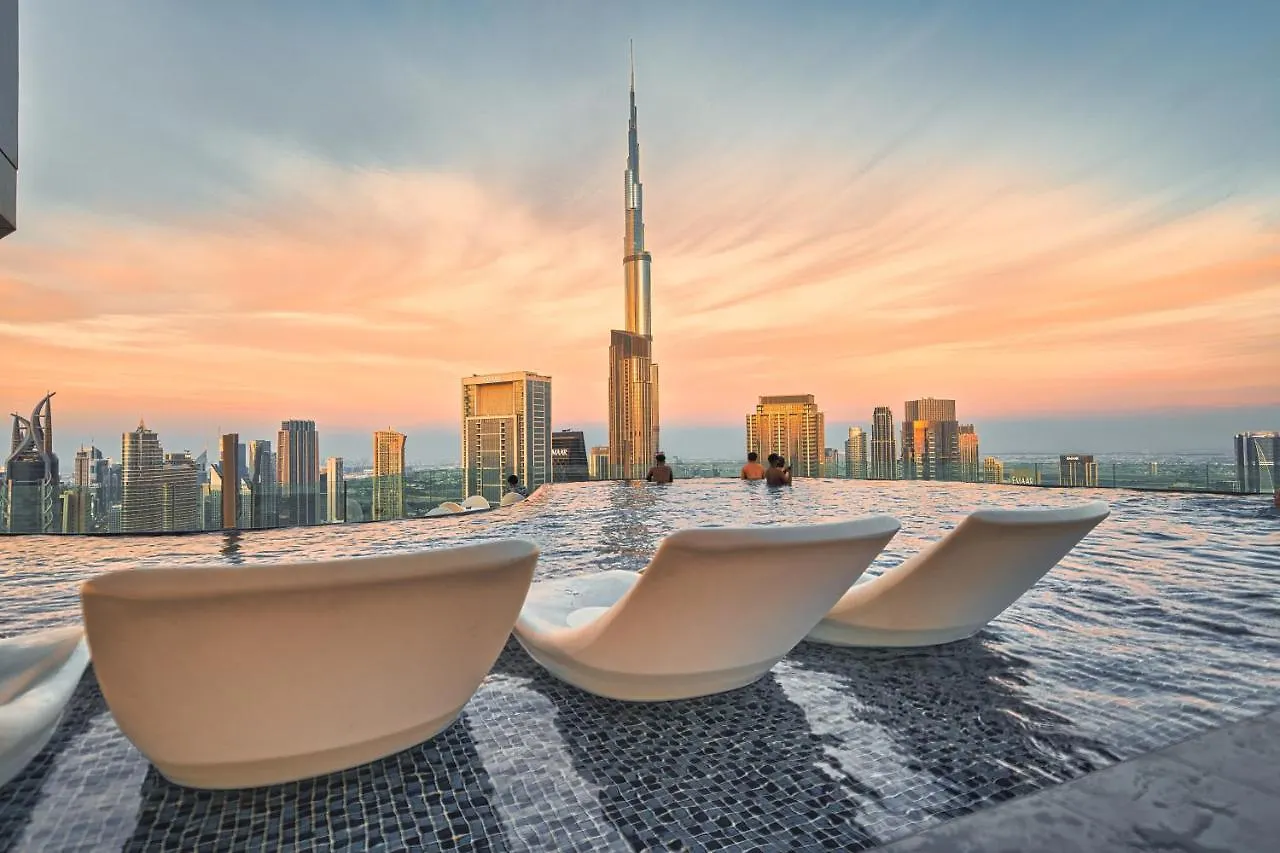 Magical Apartment With Rooftop Pool & Burj Khalifa View Dubai